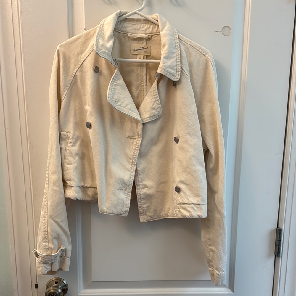 Universal Thread Off-white Denim Cropped Trench Jacket. Size M